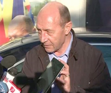 Băsescu acuză presiuni politice în dosarul Nana